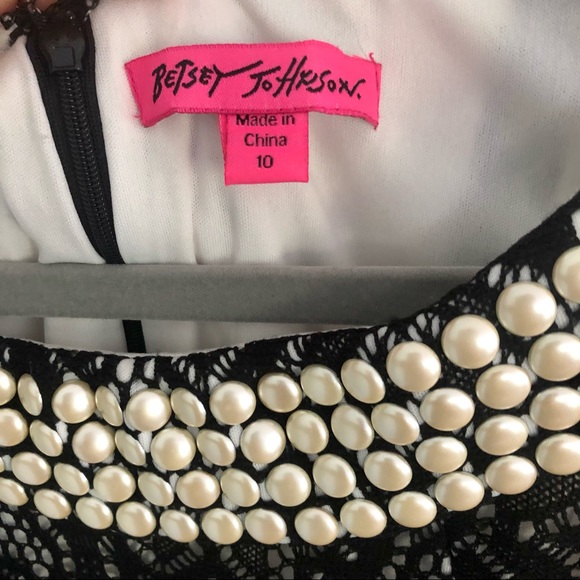 BETSEY JOHNSON LACE DRESS - Picture 3 of 5